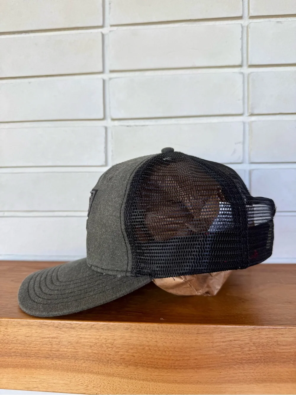 LA Kings Trucker Hat * Grey & Black * NHL